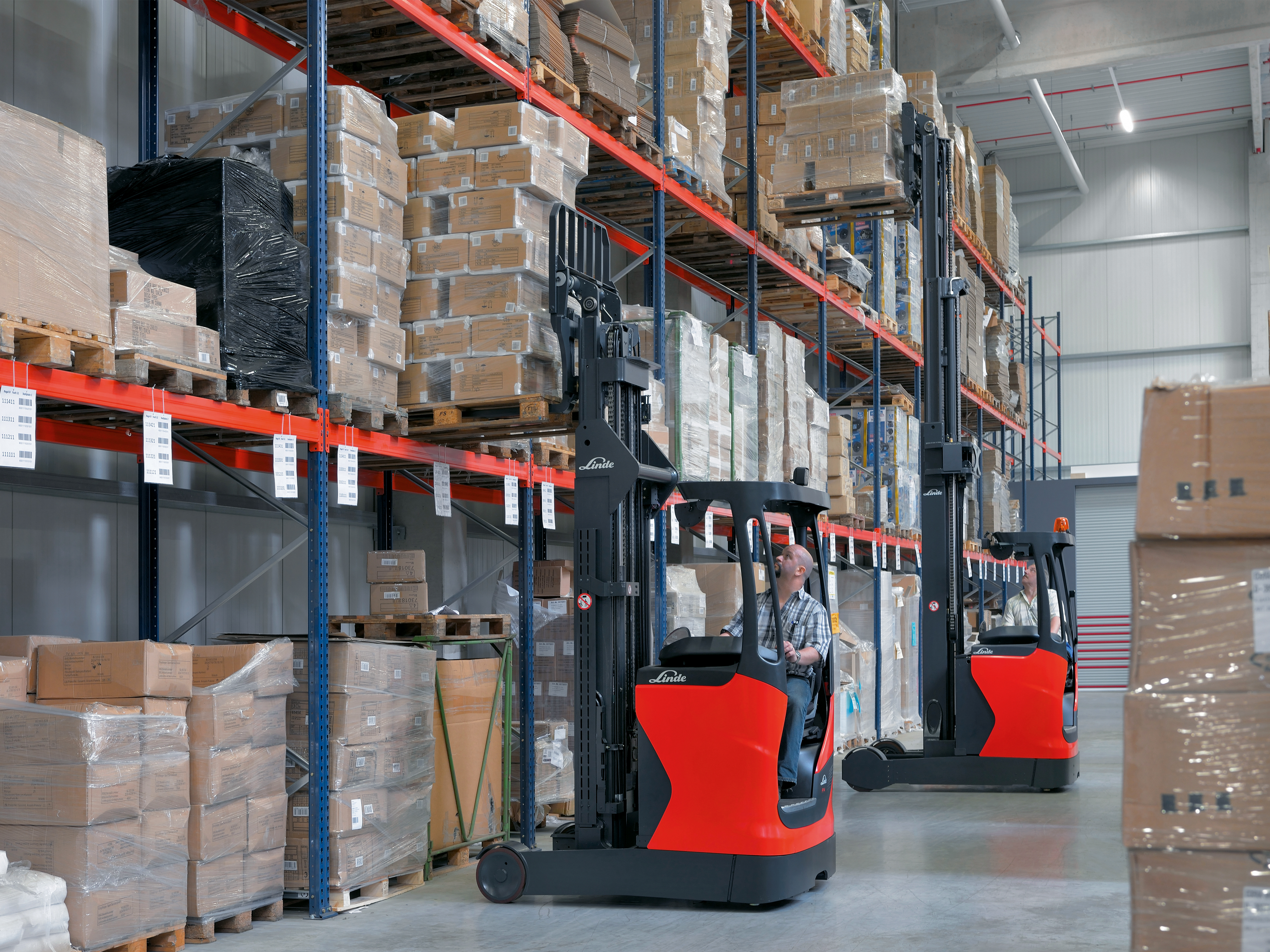 Linde R14-R25 Electric Reach Truck